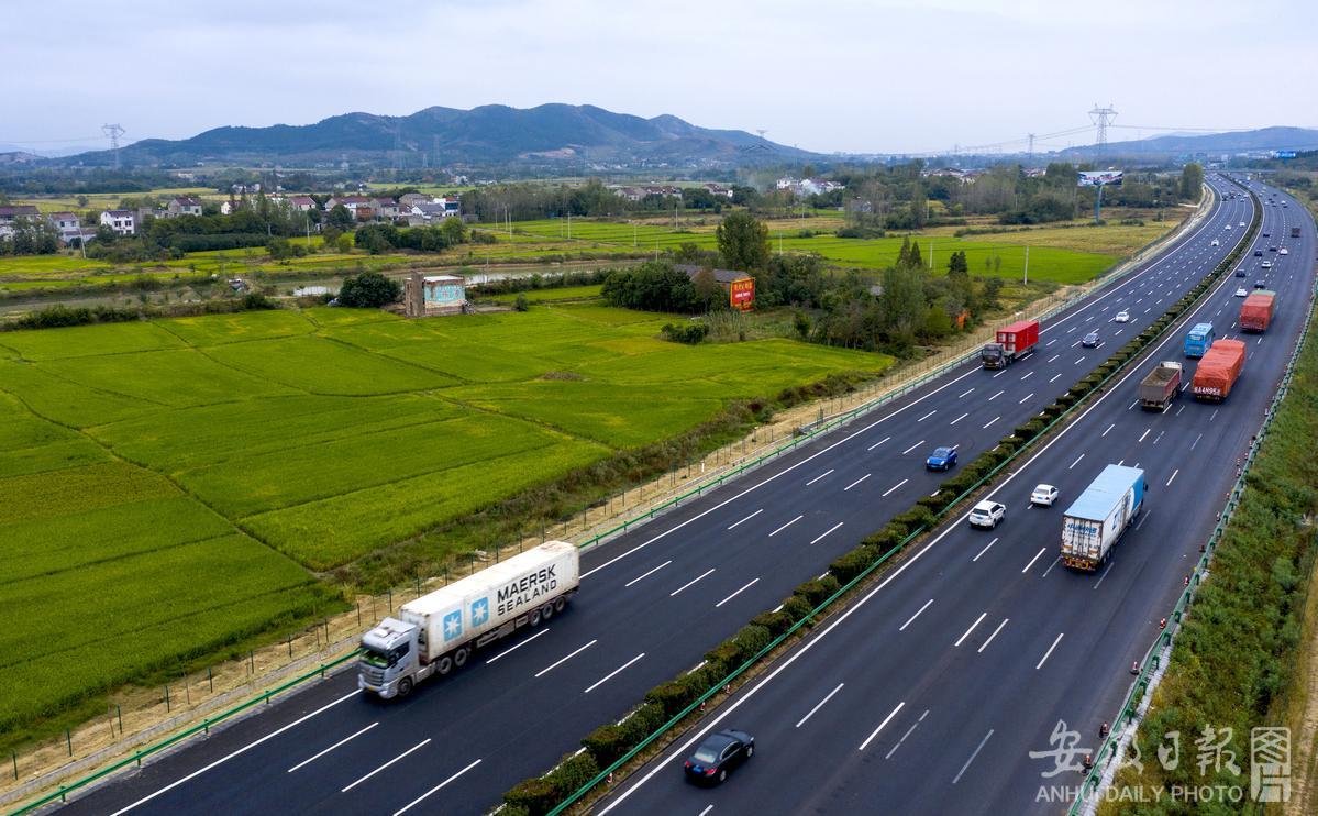 合安高速四改八庐江段华丽变身