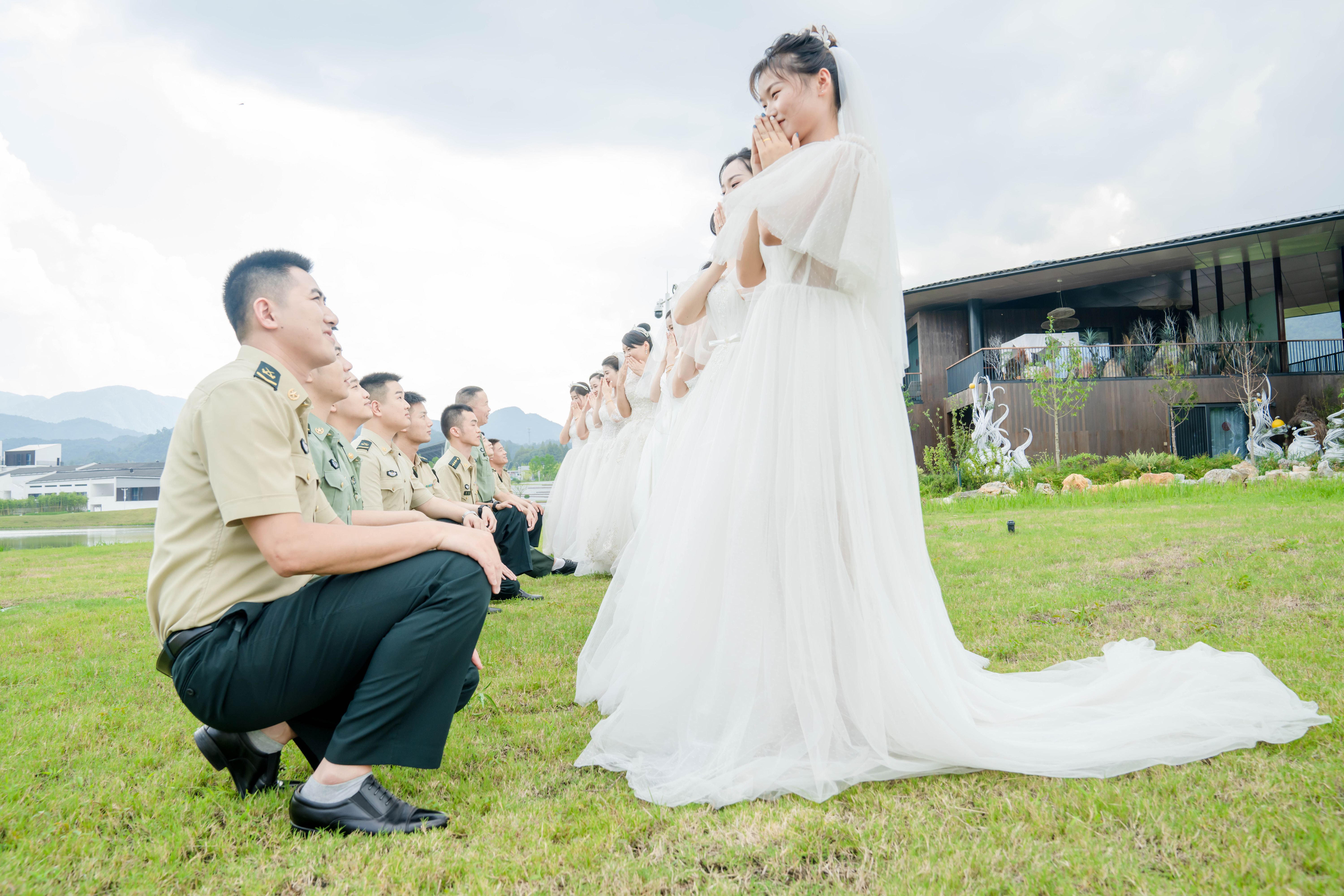 黄山军人集体婚礼扮靓国际小镇