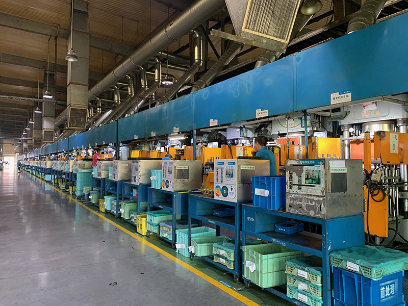 忙碌的德特威勒生产线。 人民网记者 陈浩摄