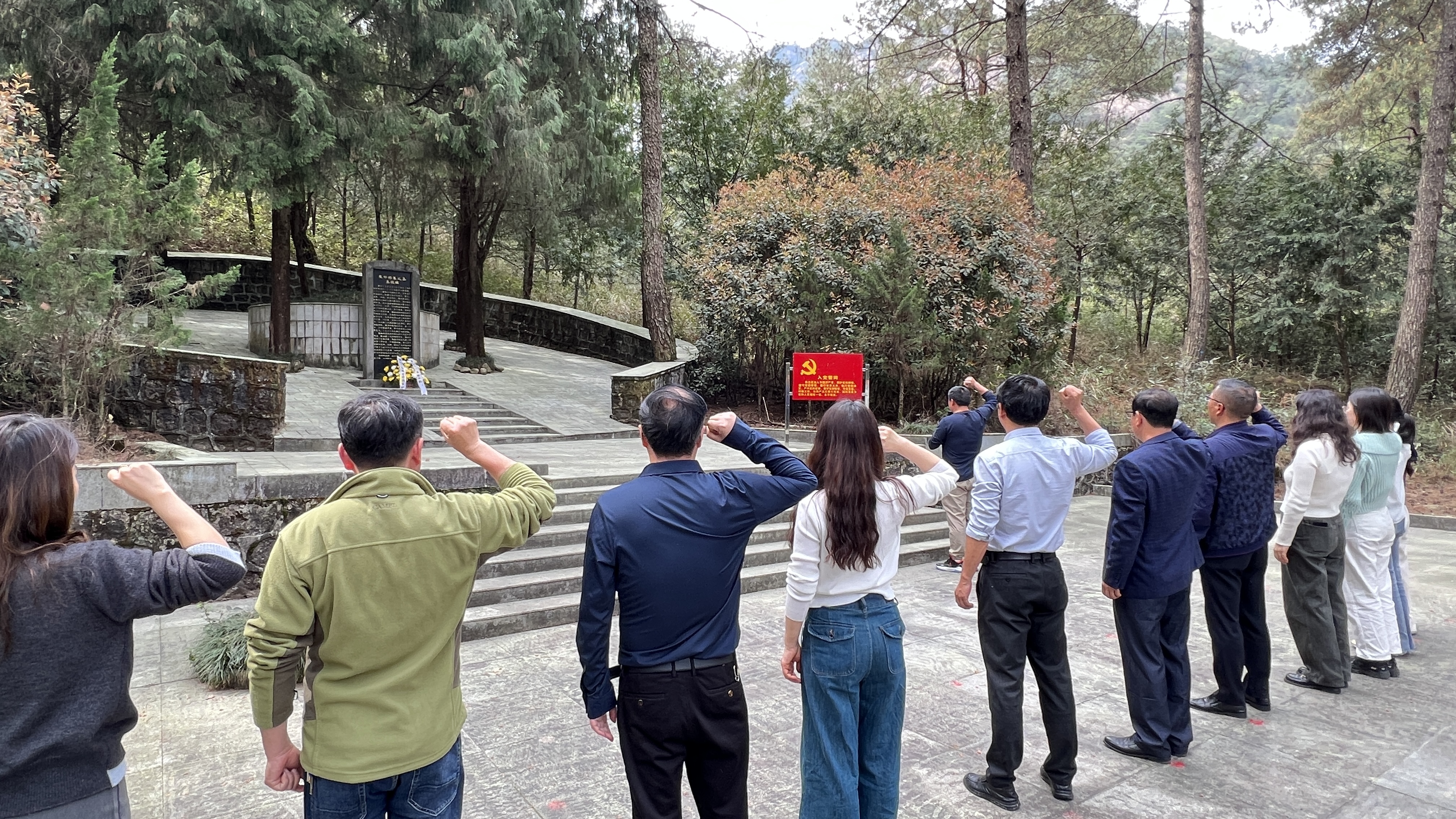 清明融于情 红色润于心 黄山区汤口中心学校开展"我们的节日