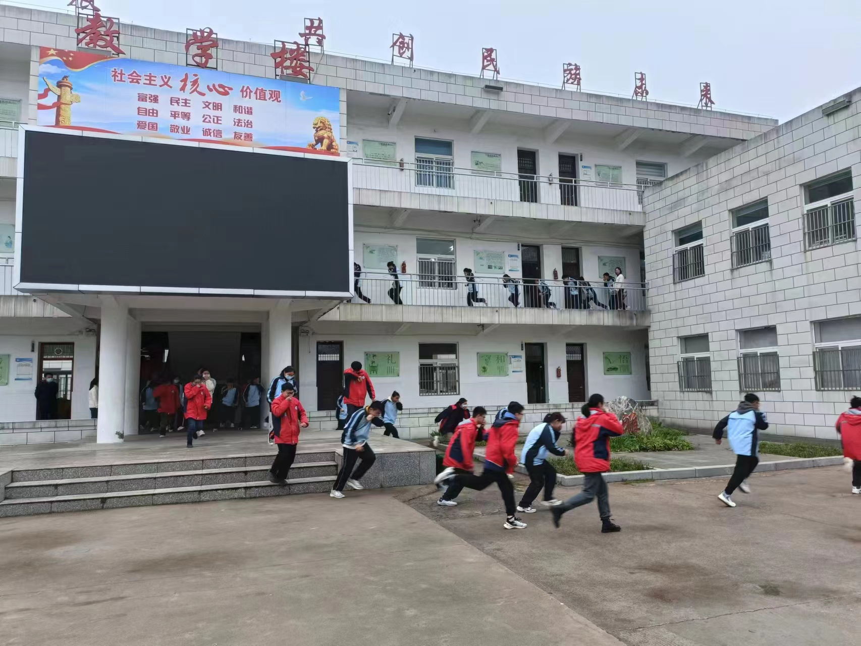 霍邱县众兴集镇高标准推动校园安全工作