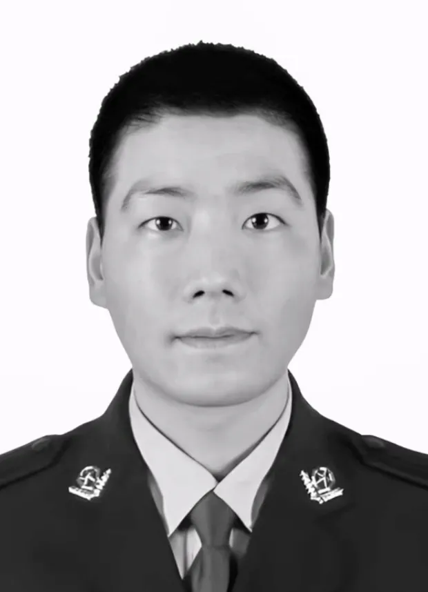 无效牺牲,年仅33岁追悼会上史礼海1岁的儿子拍着棺椁喊"爸爸"这一幕