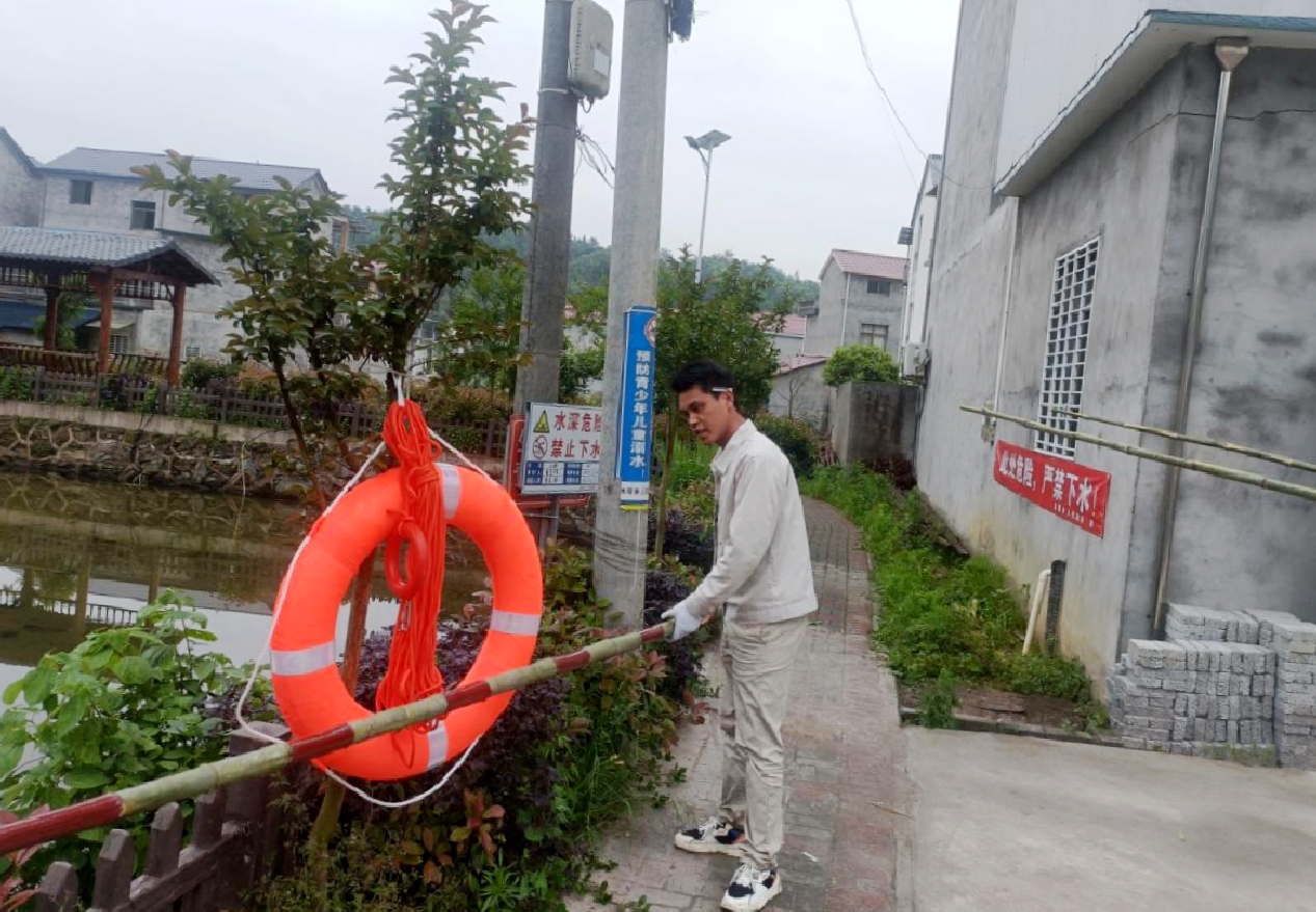 东至县木塔乡在重点水域增设救援设施