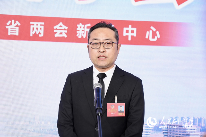 安徽省政协委员、亳州市工商联副主席卞凯民。人民网记者 陶涛摄