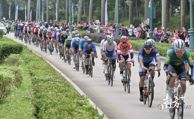 2024年11月24日上午，粤港澳公路自行车赛暨第十五届全国运动会公路自行车测试赛在珠海正式开赛。