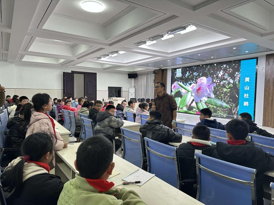 黄山汤口中心学校:"植"此青绿 共赴春约