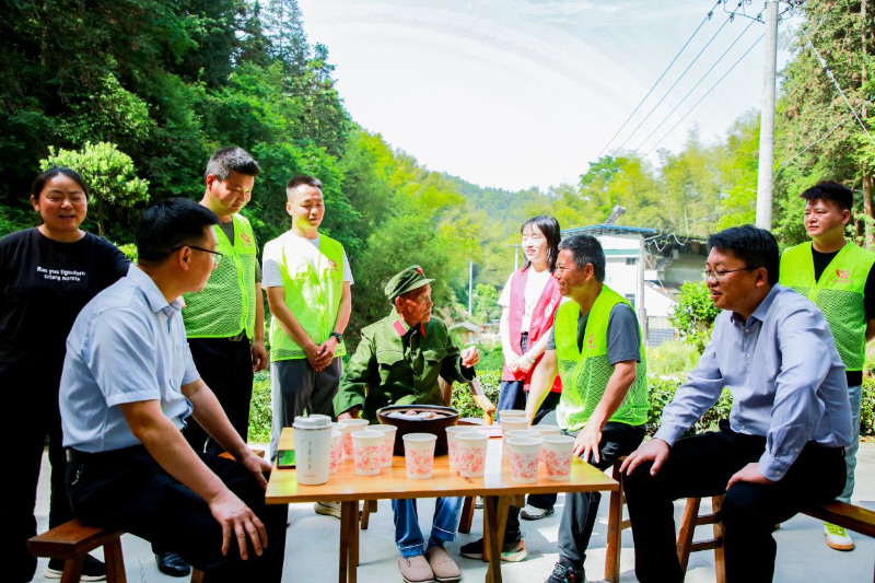 休宁县:九旬老兵再圆军装梦 休宁县:九旬老兵再圆军装梦