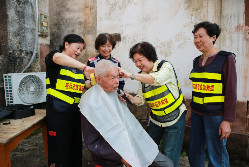 休宁县：“粽”情端午 情暖老兵