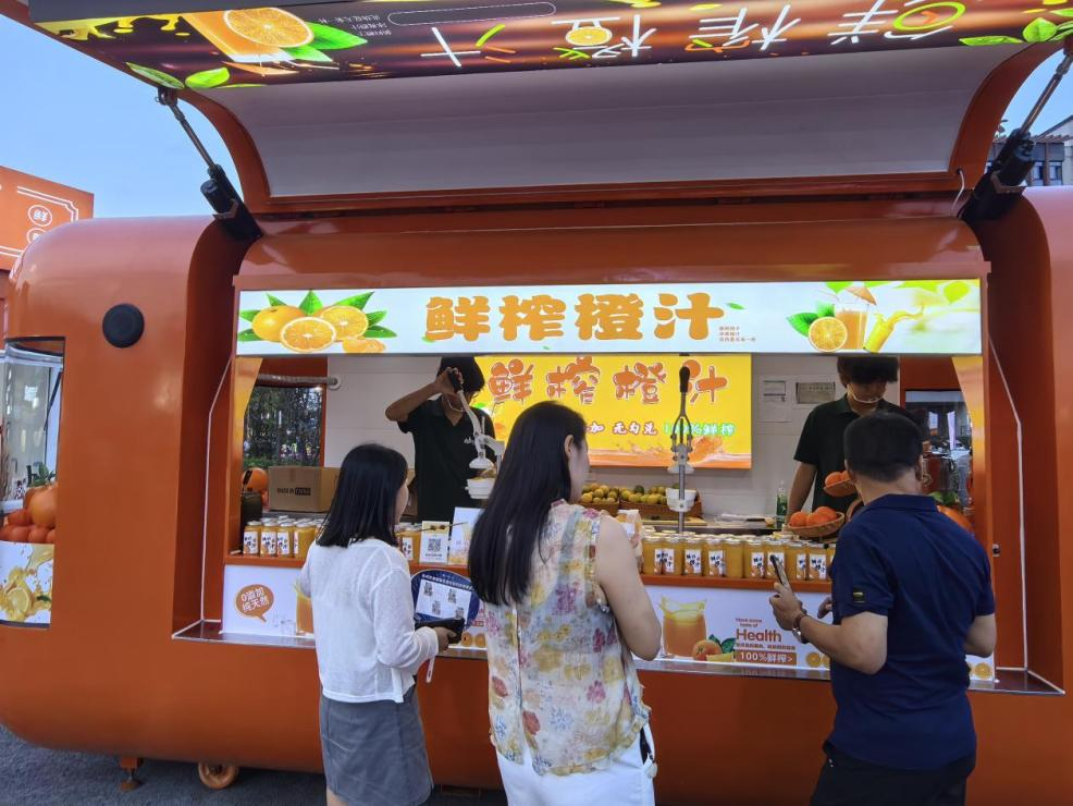 黄山徽州区：潜口夜市燃动夏夜