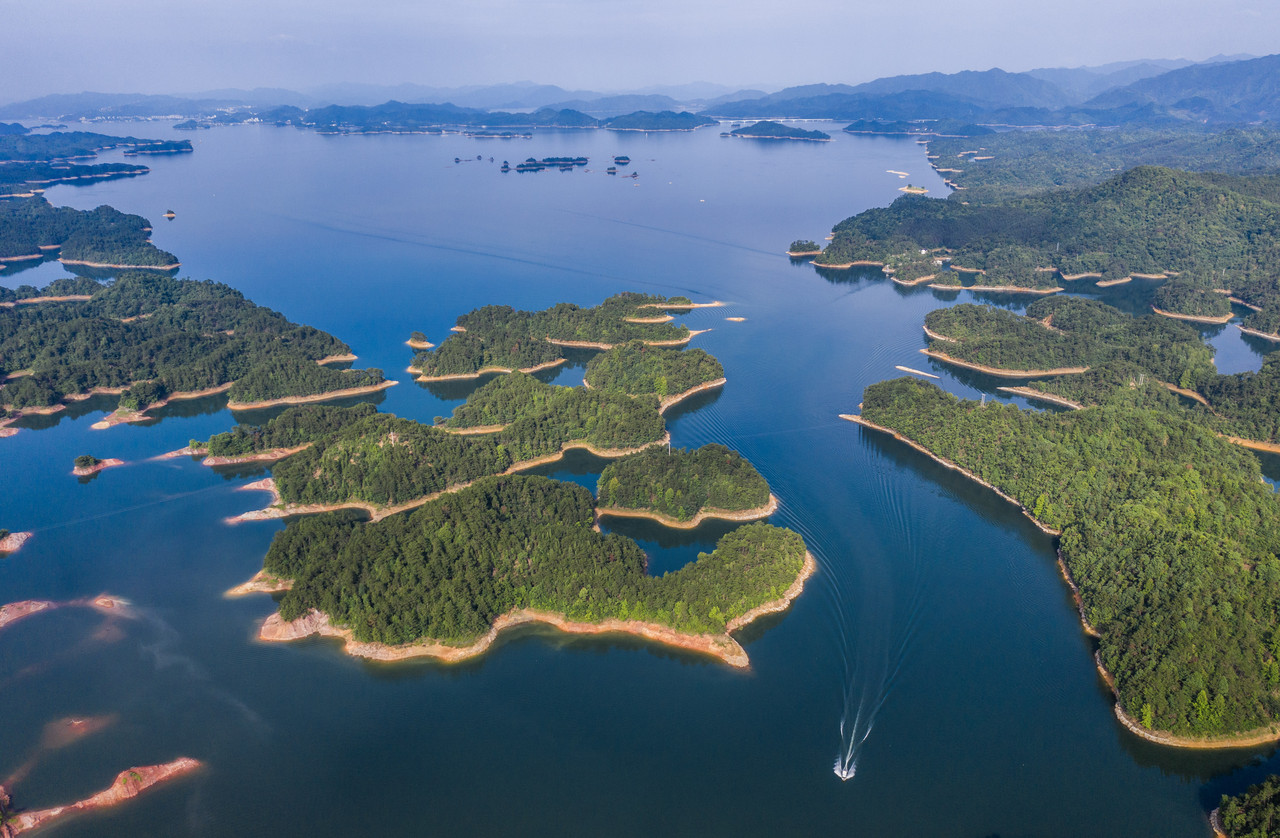 空中俯瞰千岛湖湖区。新华社记者 徐昱 摄.jpg 空中俯瞰千岛湖湖区。新华社记者 徐昱 摄.jpg