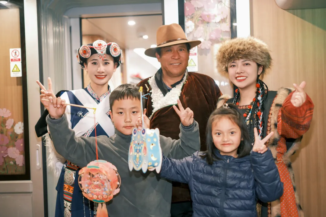 我的铁路风景 | 猜灯谜、做月饼、赏滇景，列车上藏满惊喜！