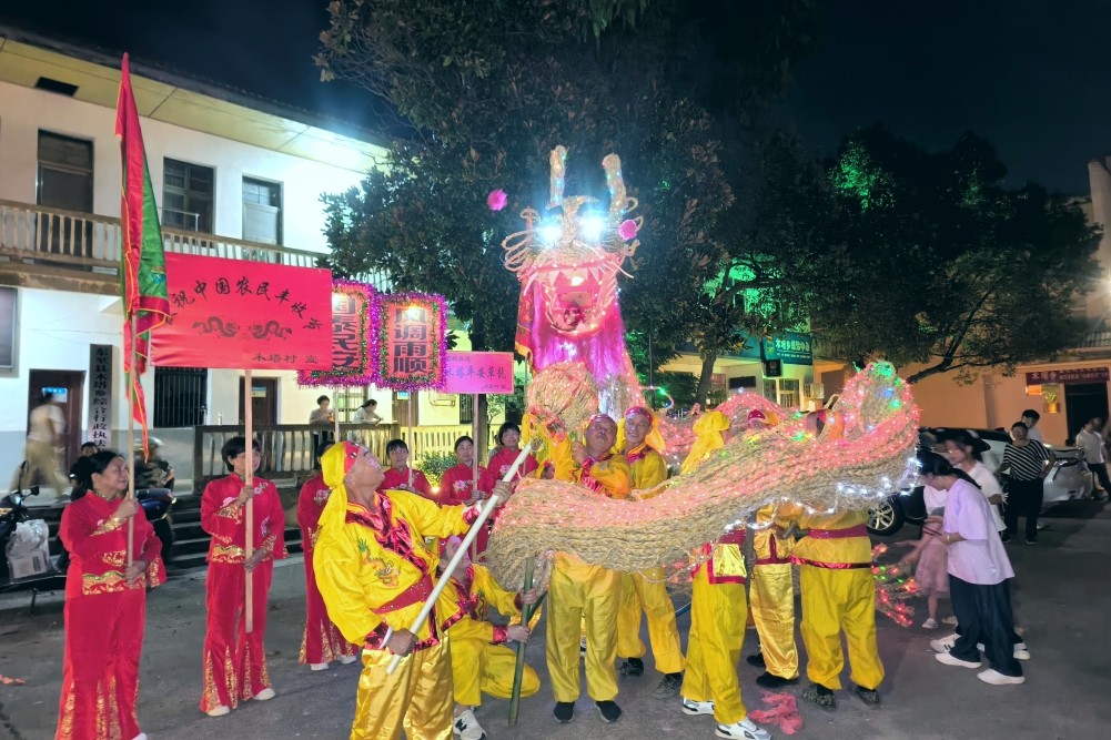 省级非遗木塔“平安草龙灯”
