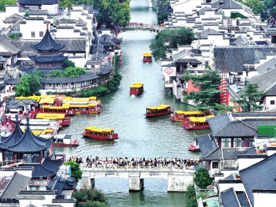 赏秋色 品文化 逛小城 “加长版”假期再掀文旅热潮