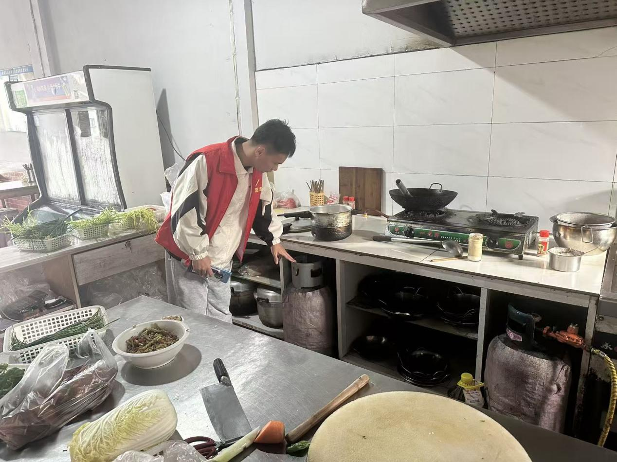 祁门金字牌镇：严查“九小场所” 筑牢安全防线