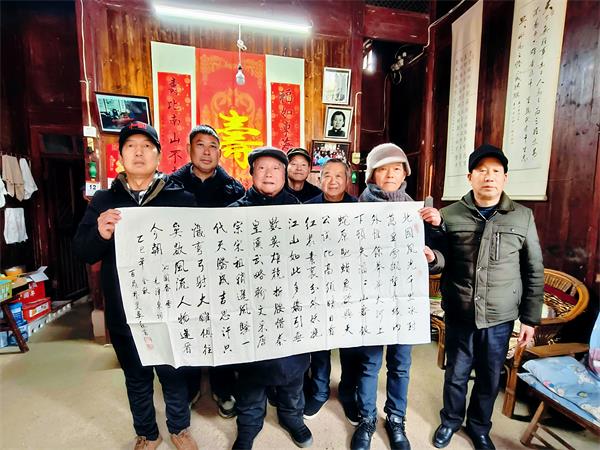 百岁丹青添新彩 新春展卷焕新章