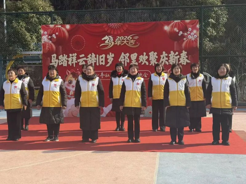 黄山屯溪水心亭社区：邻里欢聚看文艺汇演