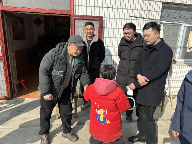 团寿县县委开展暖冬行动资助走访工作