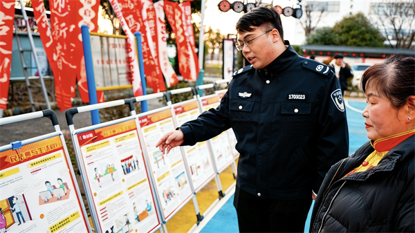 黄山徽州区：法治“村晚”暖民心