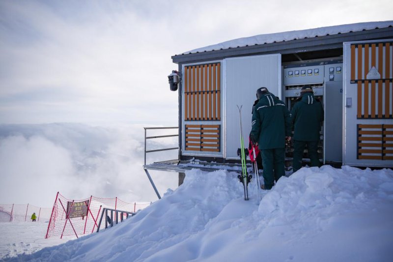 新春走基层·记者体验360行│为万千雪客“掌灯” 看新疆禾木“雪线守灯人”的十二时辰