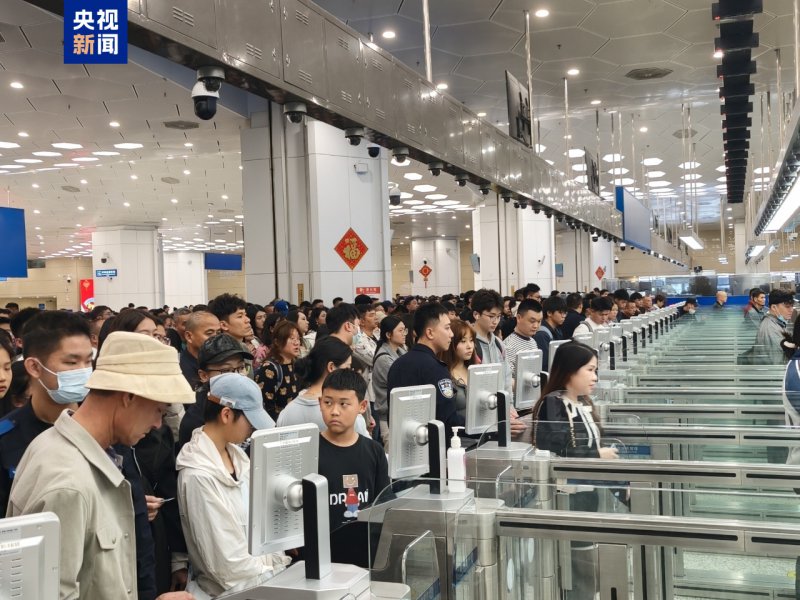 琴澳“双向奔赴”年味浓 横琴口岸五天出入境客流超47.7万人次