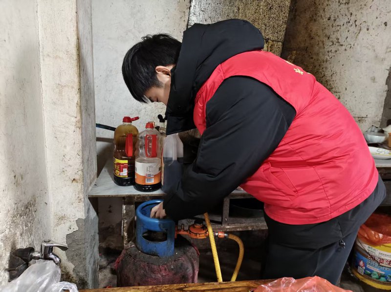 长丰左店镇：入户慰问送温暖 排查隐患护平安
