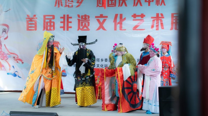 发挥“五老”队伍中的省级非遗传承人和省级乡村文化带头人的引领作用