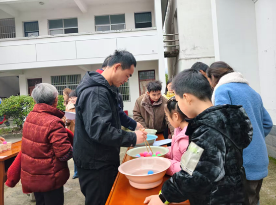 黄山新华乡：灯谜映团圆  服务暖万家