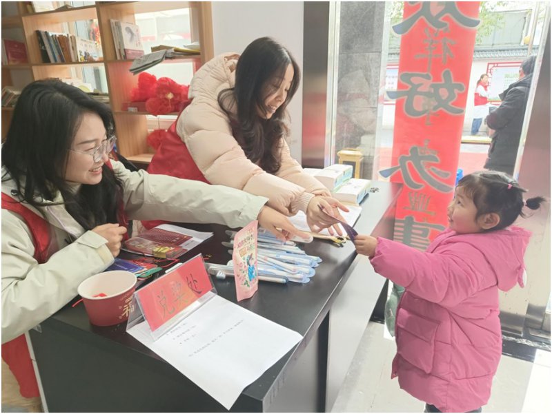 黄山新潭镇：猜灯谜 闹元宵