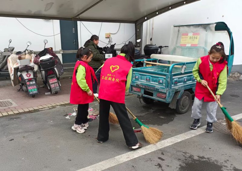 以点滴行动续写新时代雷锋故事