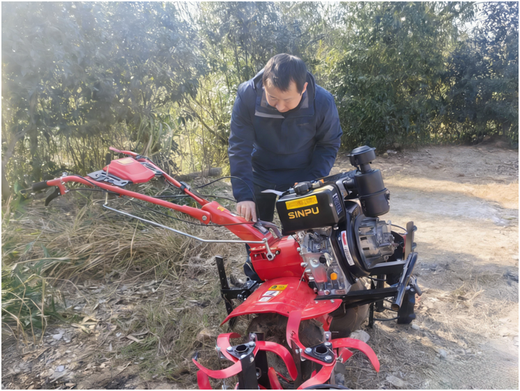 休宁五城镇：农户购机备春耕 惠农补贴暖民心