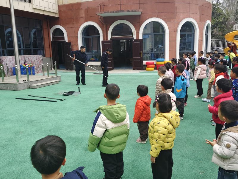 警园联动筑防线 安全演练护童心