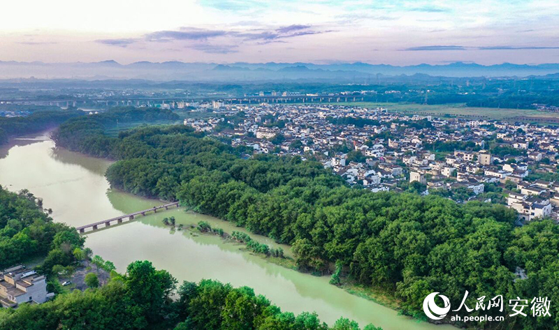 俯瞰西溪南村。人民网记者 张俊摄