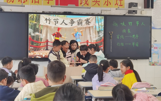 黄山区：西片五校共研课堂   推门听课赋能成长