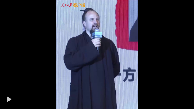 武当山杰克：很多人问我，头发怎么从金色变成了黑色？