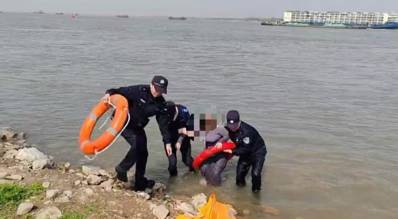 芜湖繁昌公安成功救下欲轻生女子