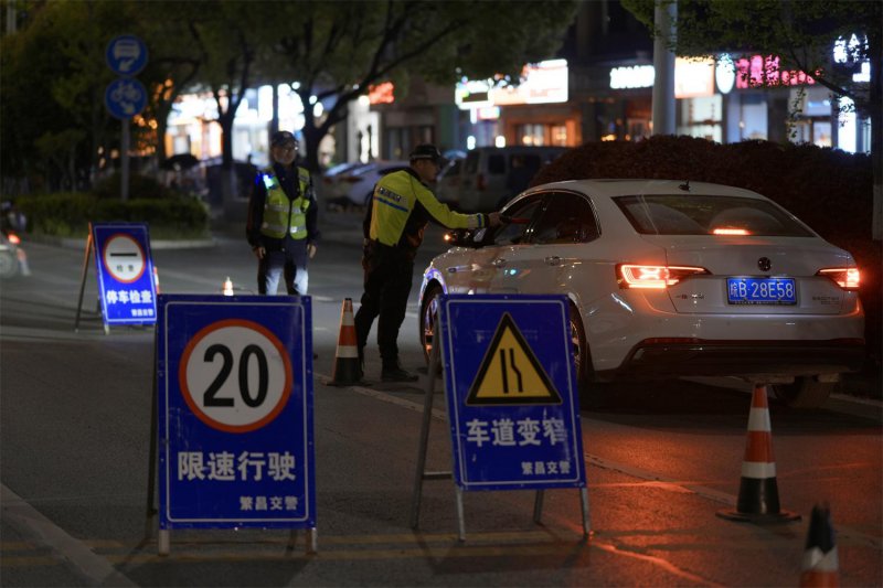 芜湖繁昌交管大队开展查酒驾行动