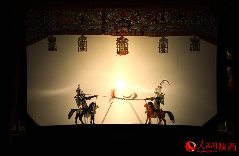 老腔皮影戏《三英战吕布》选段。人民网记者 孙挺摄