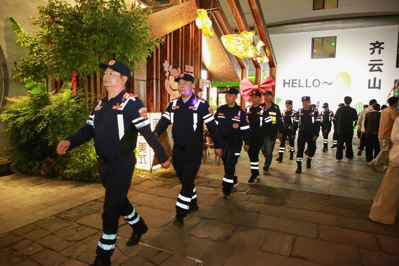 休宁县老兵救援队：“五一”护航显担当