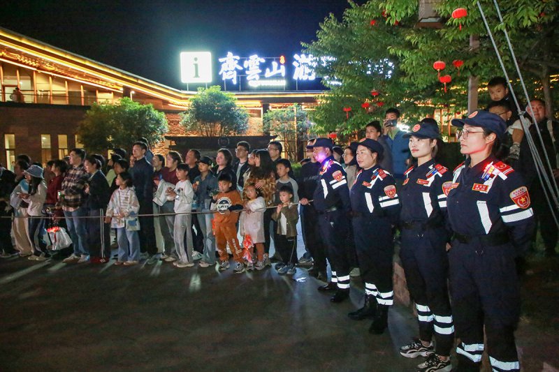 休宁县老兵救援队：“五一”护航显担当