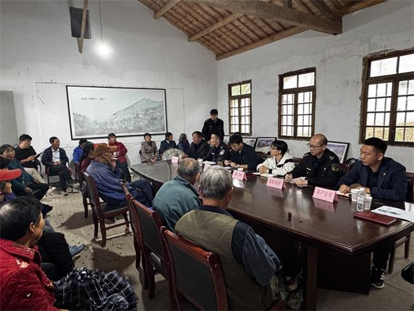 歙县深渡镇护航假期平稳有序
