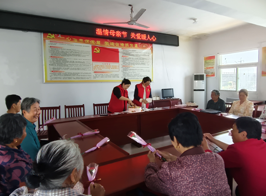 长丰左店镇：温情母亲节 关爱暖人心