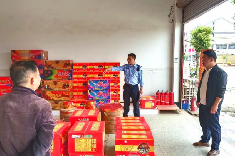 东至县青山乡开展烟花爆竹专项检查 东至县青山乡开展烟花爆竹专项检查