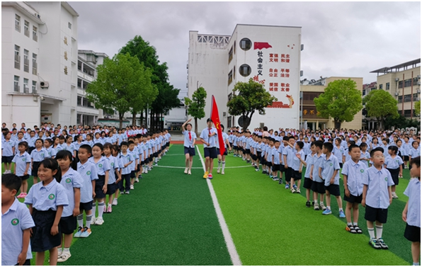黄山甘棠小学：红领巾飘扬  启航新征程