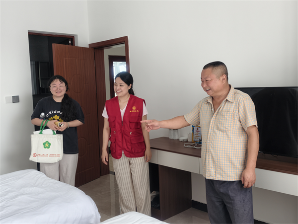 黄山徽州区“两走进”架起连心桥 