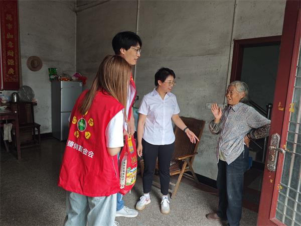 粽香飘洪琴 情暖端午时