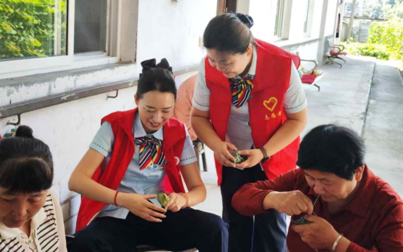 黄山三口镇:粽叶飘香迎端午 文明敬老暖人心