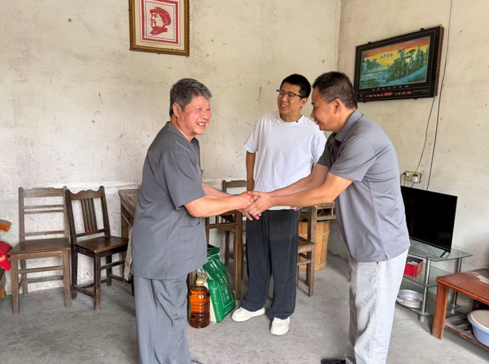 黟县柯村镇：情暖特扶家庭 慰问传递温情