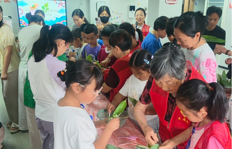 广德市升平街道：邻里话端午  巧手裹香粽