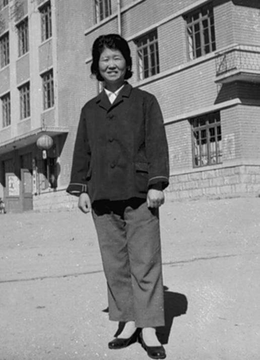 办厂初期的李桂莲 来源:大杨集团官网 办厂初期的李桂莲 来源:大杨集团官网