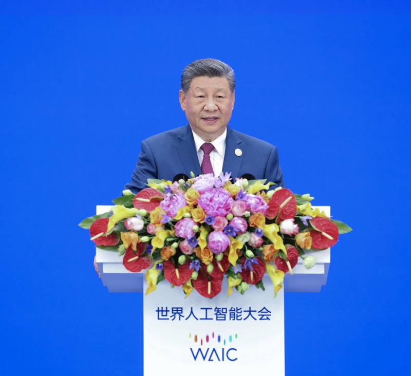 7月17日上午,国家主席习近平在上海世界会客厅出席2026世界人工智能大会暨人工智能全球治理高级别会议开幕式并发表主旨讲话。新华社记者 黄敬文 摄